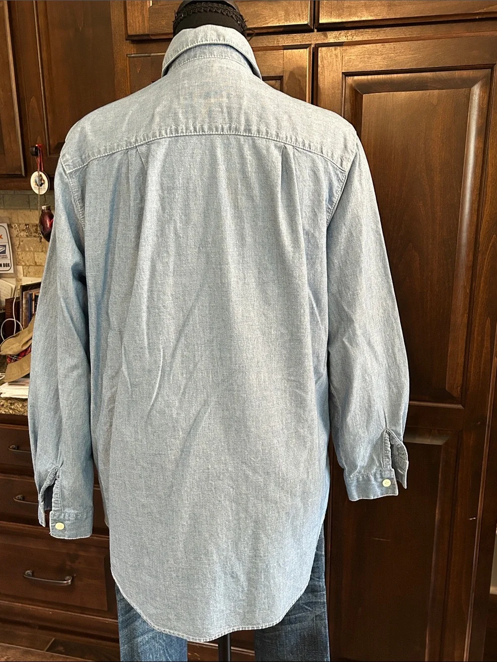 Levis Sz M Light Blue Chambray Denim Button-Up Shirt